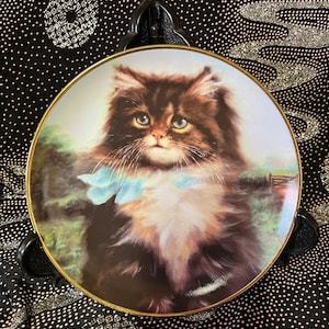 Limited Edition collectors plate Franklin Mint Heirloom Farm From Home lost Kitten farmyard kitten  farm cat by Adrienne Lester brown kitten