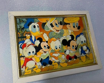 Cartão-postal vintage da Disneylândia - Desfile do Mickey e seus amigos na Main Street - Emoldurado, 1979