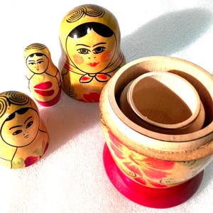 Set of 3 Babushka Dolls Nesting dolls made in USSR 3 wood dolls Russian dolls 12 cm collectible traditional Russian Dolls wood original