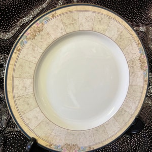 Vintage Noritake  Bone  China  Loretto 4774 Noritake plate 27cm dinner plate gold band rim Dinner plate Made in Japan multiples available