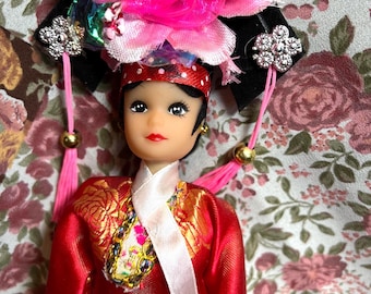 Chinese pop met handgeschilderd gezicht: vintage souvenir 28 cm