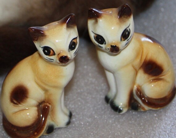 Vintage Cats Siamese Cats Salt and Pepper Shakers Pair of