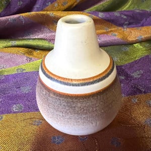 Vaso de cerâmica vintage Beit Hayotser: ornamento israelense em miniatura