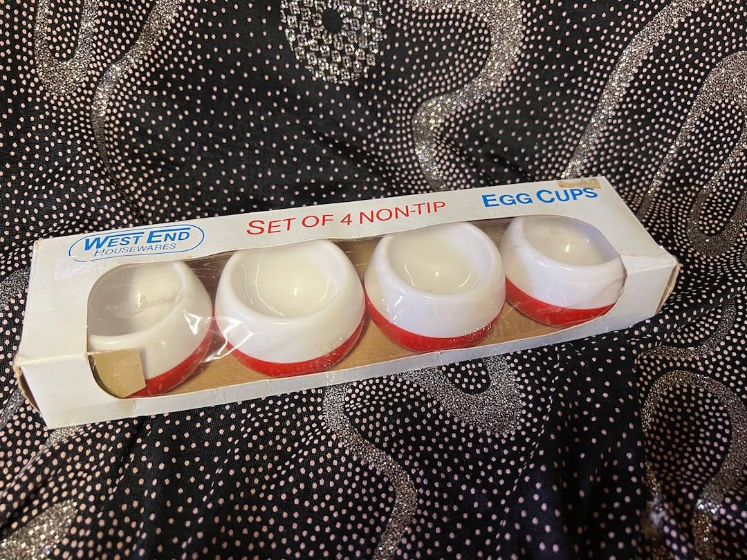 ヴィンテージの赤と白のプラスチック製エッグカップ - 4個セット - 未