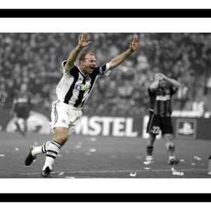 Alan Shearer Newcastle United Legend Spot Photo Memorabilia