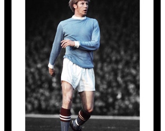 Manchester City Legend Colin Bell Spot Colour Photo Memorabilia