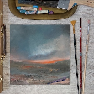 Peinture paysage “Les collines”. Paysage d'automne, orange, brun, bleu par Emmanuelle Priss 20x20cm