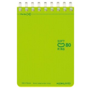Może przedstawiać: Zielony notes z miękkim ringiem, 80 kartek, w kratkę 6 mm z kropkami. Notes jest przedcięty. Wymiary: 105 mm x 76 mm. Producent: KOKUYO.