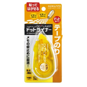 Peut inclure: Un distributeur de ruban adhésif jaune avec le texte "Tape Glue Dotliner" et "Dot Liner" en japonais. Le distributeur est étiqueté avec le texte "8,4 mm x 16 m" et "Type de recharge".