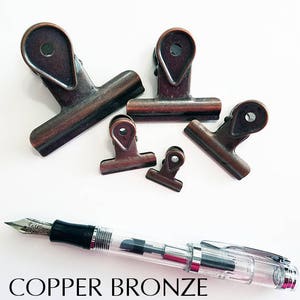 Sujetapapeles con forma de bulldog de bronce y cobre: ¡cinco tamaños y siete colores! ¡Súper lindos y muy resistentes!