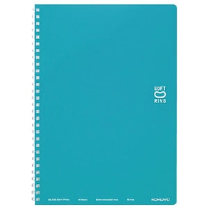 Op de afbeelding: Een turquoiseblauw spiraalnotitieblok met de tekst "SOFT RING" in wit. Het notitieblok heeft 40 vellen, 6 mm brede lijnen en 34 lijnen per vel. Onderaan het notitieblok staat de tekst "B5 SIZE 182 x 257mm 40 sheets 6mm ruled wide lines 34 lines KOKUYO".