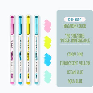 May include: Four highlighter pens with white barrels and colorful caps. The caps are candy pink, fluorescent yellow, ocean blue, and aqua blue. The pens are labeled "NO SMEAR" and "不晕染字迹荧光笔 HIGHLIGHTER". The text "DS-834 MACARON COLOR *NO SMEARING *PAPER-IMPERMEABLE CANDY PINK FLUORESCENT YELLOW OCEAN BLUE AQUA BLUE" is displayed on a light blue background.