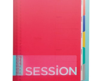 Może przedstawiać: Czerwony plastikowy segregator na luźne kartki z pięcioma przezroczystymi przegródkami oznaczonymi "Session 1" do "Session 5". Segregator ma białą etykietę z napisem "Maruman Loose Leaf Binder" i białą etykietę z napisem "SESSION". Segregator jest oznaczony jako "Czerwony".