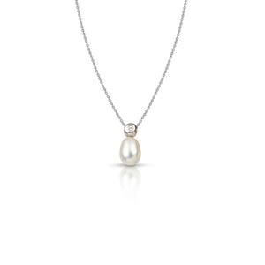 White Gold Diamond and Pearl Pendant with Chain