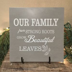 Nuestra familia de raíces fuertes cultiva hojas hermosas - Corian grabado con láser de 8&quot; x 8&quot;
