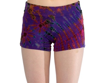 Shorts morados con efecto tie-dye, shorts de yoga tie-dye, shorts cortos tie-dye, shorts de yoga para mujer, ropa deportiva, shorts ajustados, shorts de gimnasio, arcoíris