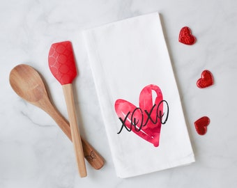 Valentine's Day Tea Towel - Valentine Decor Flour Sack - Farmhouse Decor - Heart Kitchen Towel - Housewarming Gift - Kitchen Decor