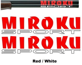 2x Miroku Sport Vinyl Aufkleber Aufkleber für Shotgun Gun Case Gun Safe Auto Fenster Tablet PC Wand iPhone Laptop Notebook iPad MacBook usw.