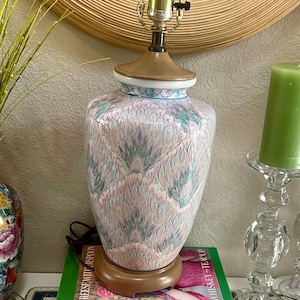 Vintage Chinese Chinoiserie Ceramic  Flame Stitch peacock feather lamp in pastels, great condition!