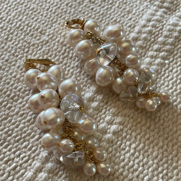 Vintage pearl lucite clip on earrings