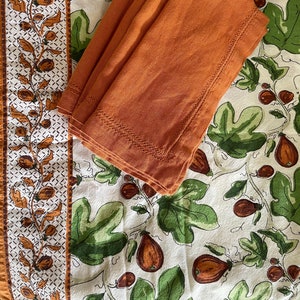 Williams-Sonoma fig Provencial tablecloth and linen napkin set-70” x 90”