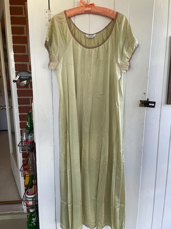 Vintage Vanity Fair celadon green nightgown - image 2