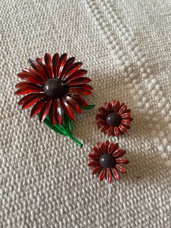 Vintage red orange enamel flower pin and earring … - image 1