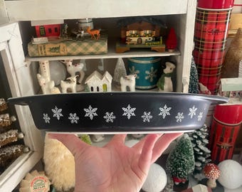 Pyrex Black Snowflake divided oval casserole 1/2 QT