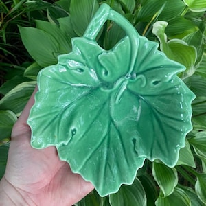 Vintage USA pottery leaf dish
