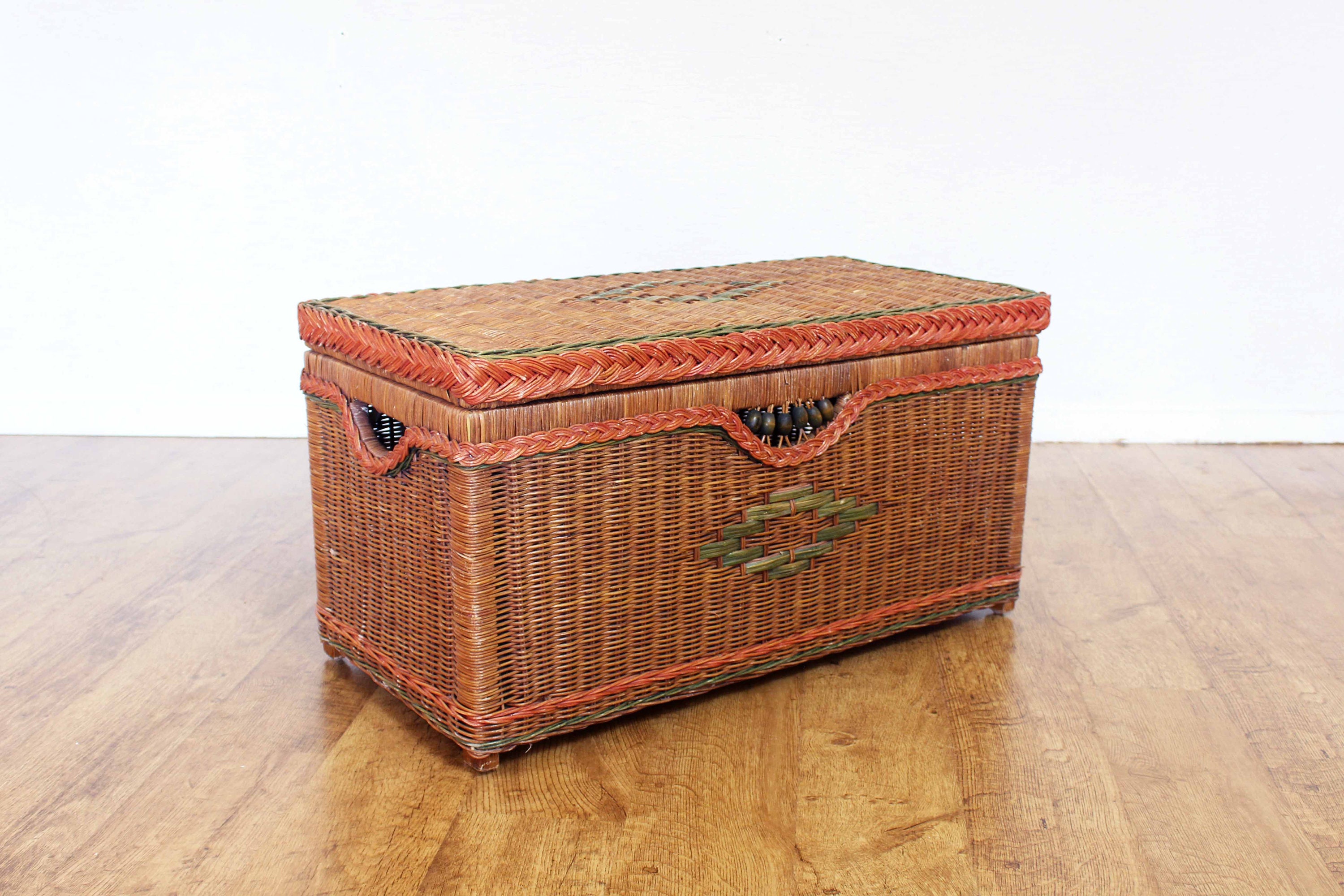 Très Belle Malle en Osier Années 70