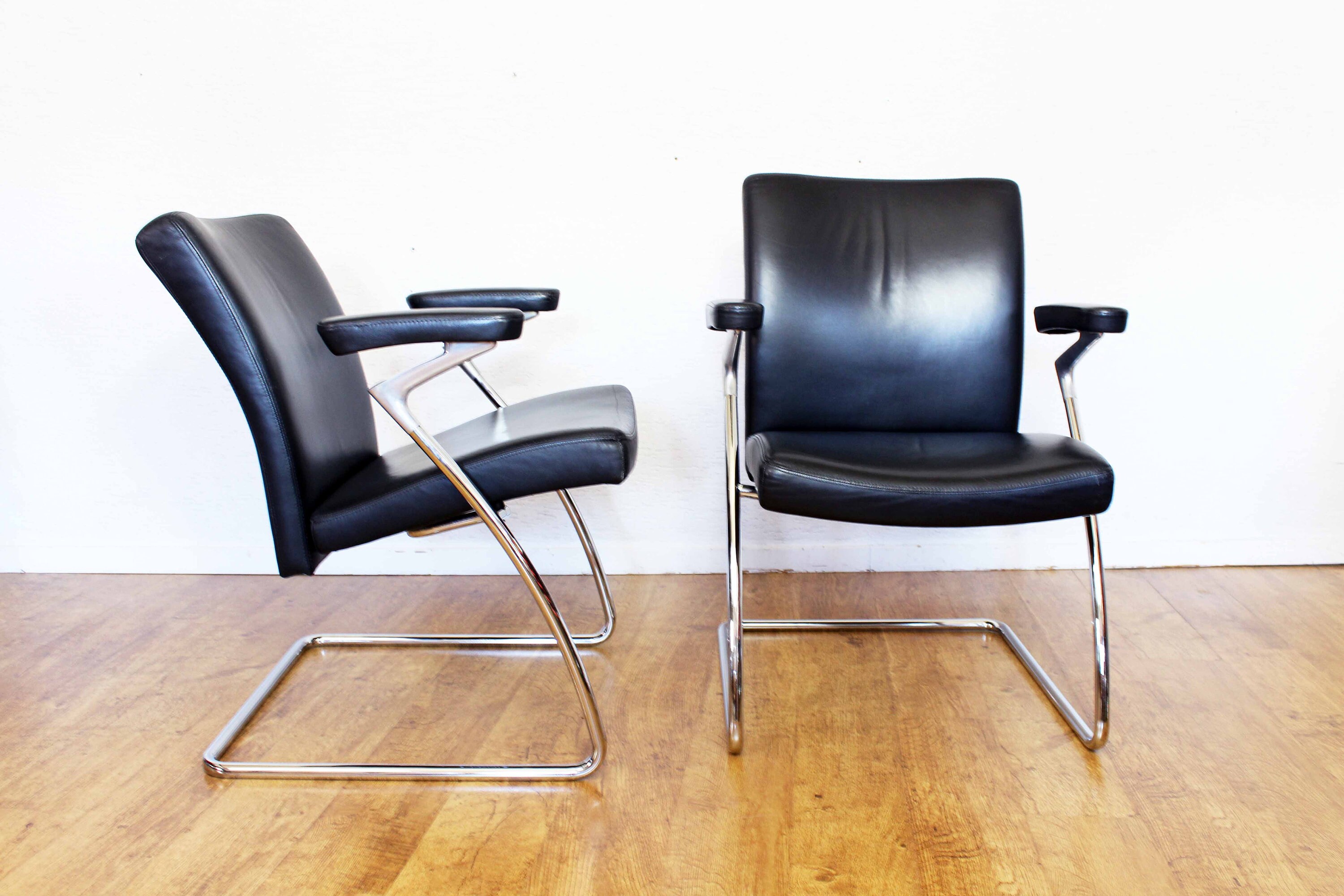 Paire De fauteuils Art