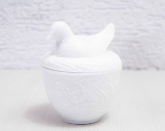Candy box "chicken" in arcopal from the 50s/60s from AVON France