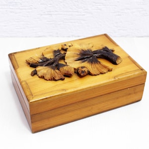 Caja de madera maciza tallada hoja de ginkgo.