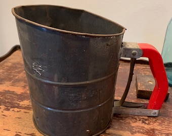 Vintage Red Handle Metal Large Kitchen Sifter, Squeeze Handle, Old Flour Sifter, Hand Sifter