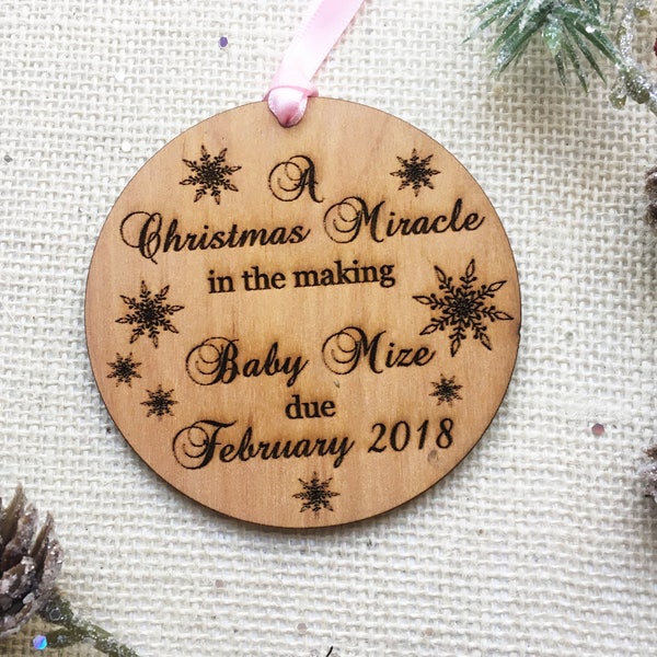 Adornador de Espera - Ornamento de Embarazo Personalizado - Anuncio de Embarazo Personalizado - Bebé de Navidad
