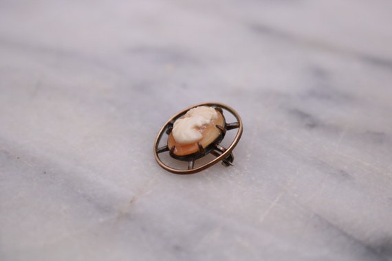 Tiny Art Deco openwork carved shell cameo pin bro… - image 8