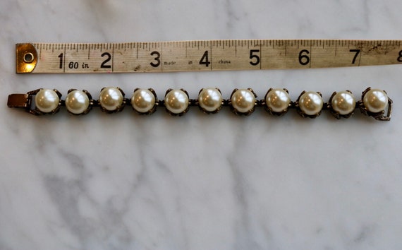 Large faux pearl bracelet with ornate links setti… - image 6