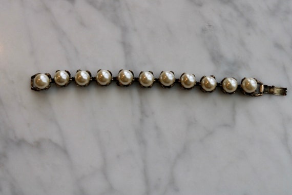 Large faux pearl bracelet with ornate links setti… - image 5