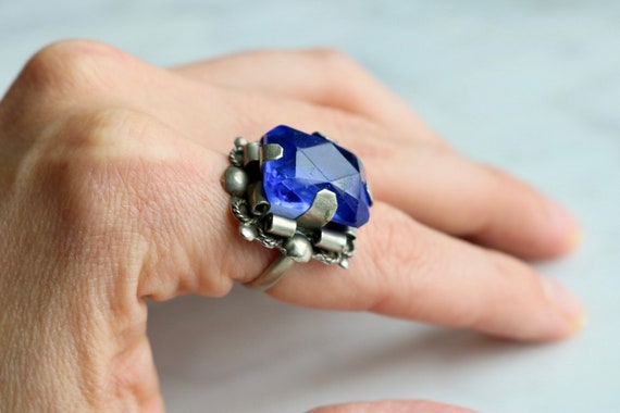 Brilliant blue vintage Art Deco statement ring - image 5