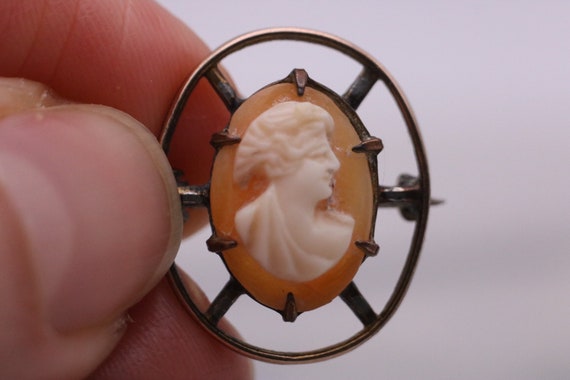 Tiny Art Deco openwork carved shell cameo pin bro… - image 1