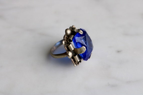 Brilliant blue vintage Art Deco statement ring - image 7