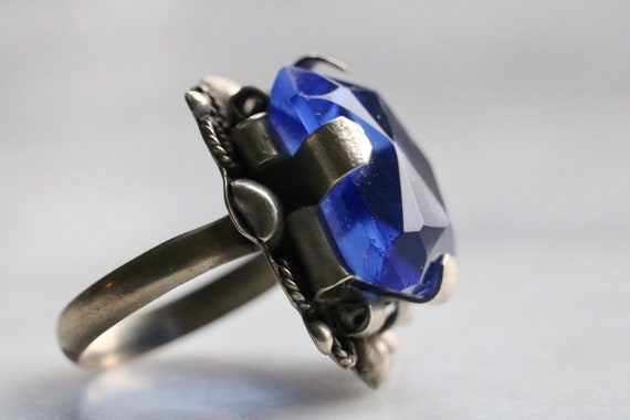 Brilliant blue vintage Art Deco statement ring - image 6