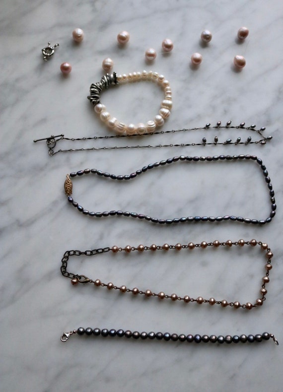 Lot of Natural Pearl necklaces and bracelets
