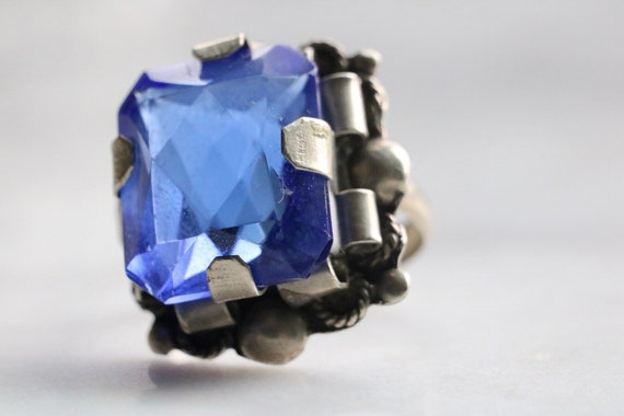 Brilliant blue vintage Art Deco statement ring - image 4