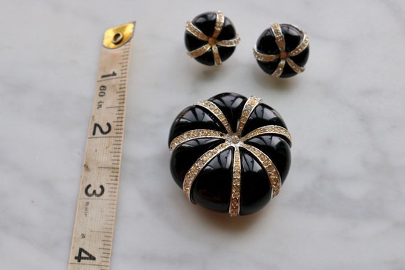 Kenneth Lane vintage large brooch and clip earrin… - image 5