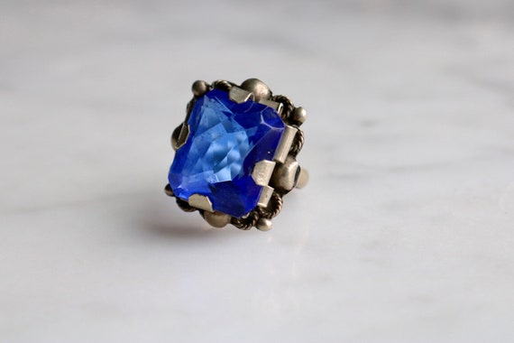 Brilliant blue vintage Art Deco statement ring - image 3