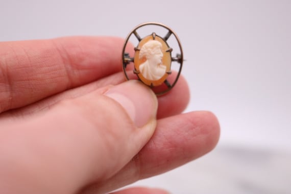 Tiny Art Deco openwork carved shell cameo pin bro… - image 3