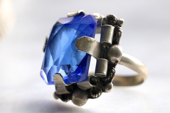 Brilliant blue vintage Art Deco statement ring - image 1