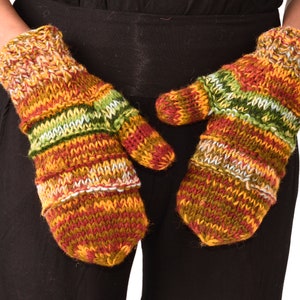 Hand Knitted 100% Merino Wool Snowboard Ski Polar Fleece Lined Nepalese Himalayan Women&#39;s Winter Woolen Mittens
