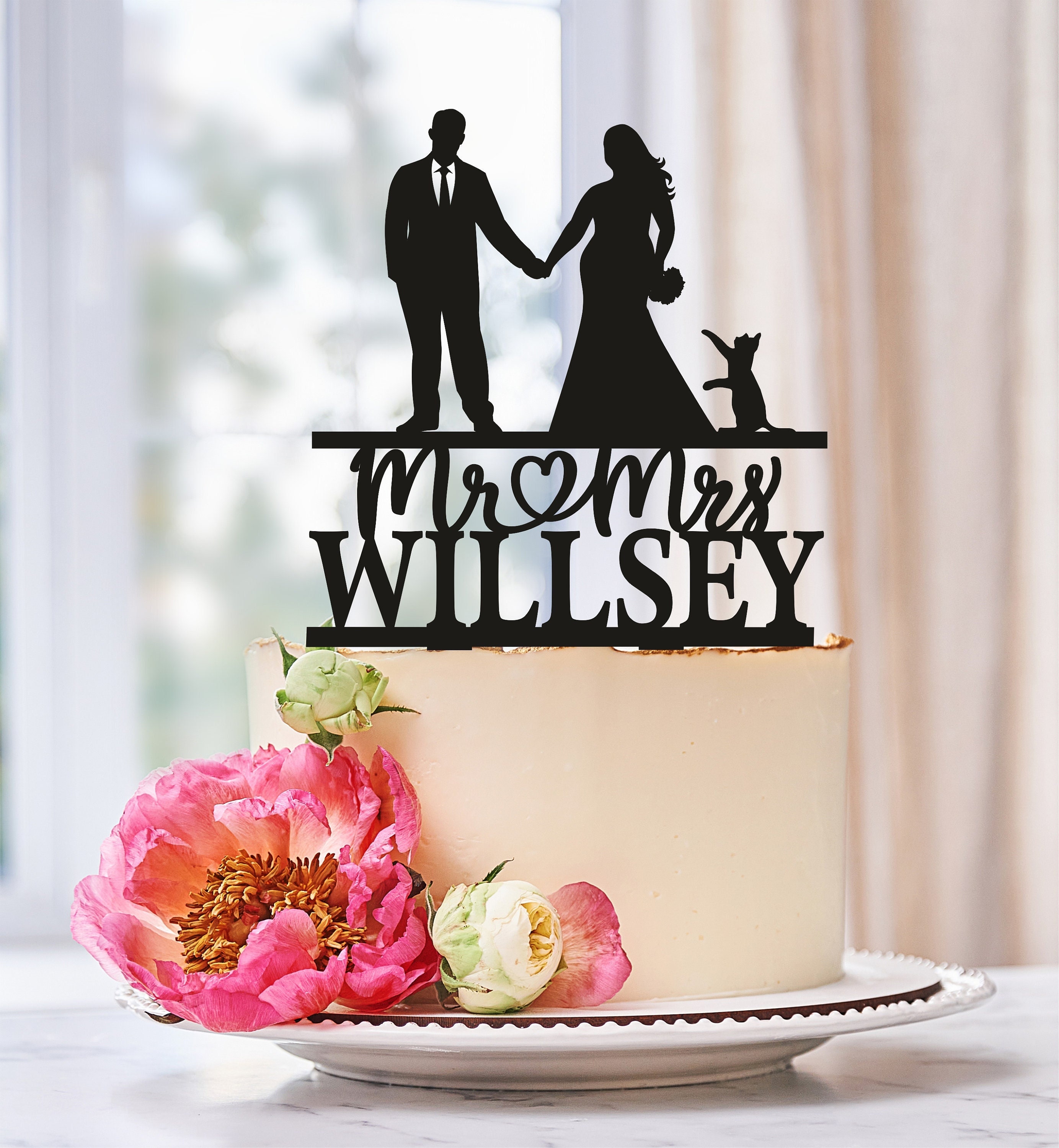 Cake Topper de mariage personnalisé avec monogrammes et silhouette du  couple et de leurs petits animaux